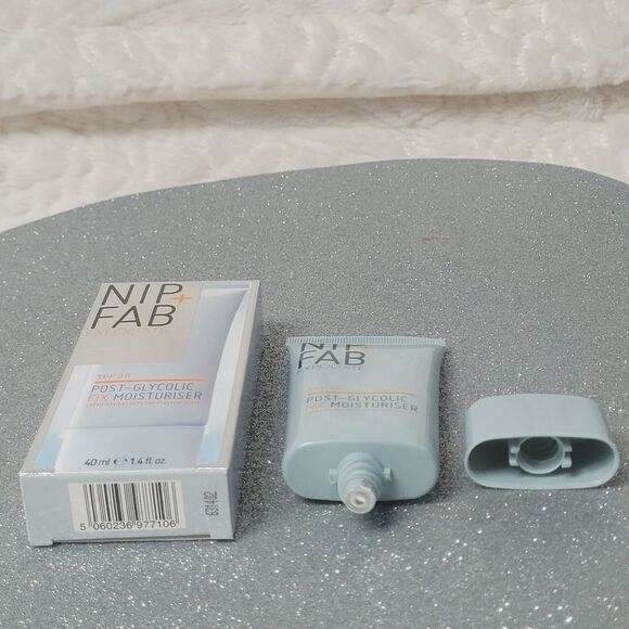 Nip + Fab Post Glycolic Fix Oil Free Moisturizer Face SPF 30 New Sealed Tube - Picture 9 of 10